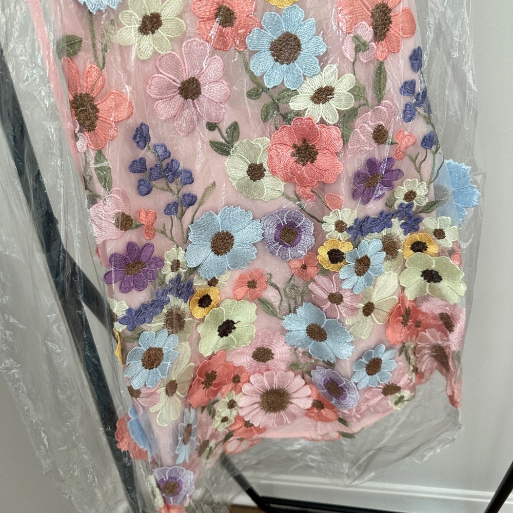 BACKLESS HALTER MINI - 3D Floral Dress. Dry cleaned.